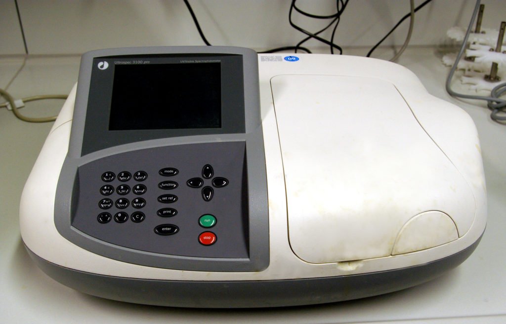 What Is The Purpose Of The Light Source In A Spectrophotometer