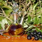 Read more about the article 50 Olive oil Uses for the skin
